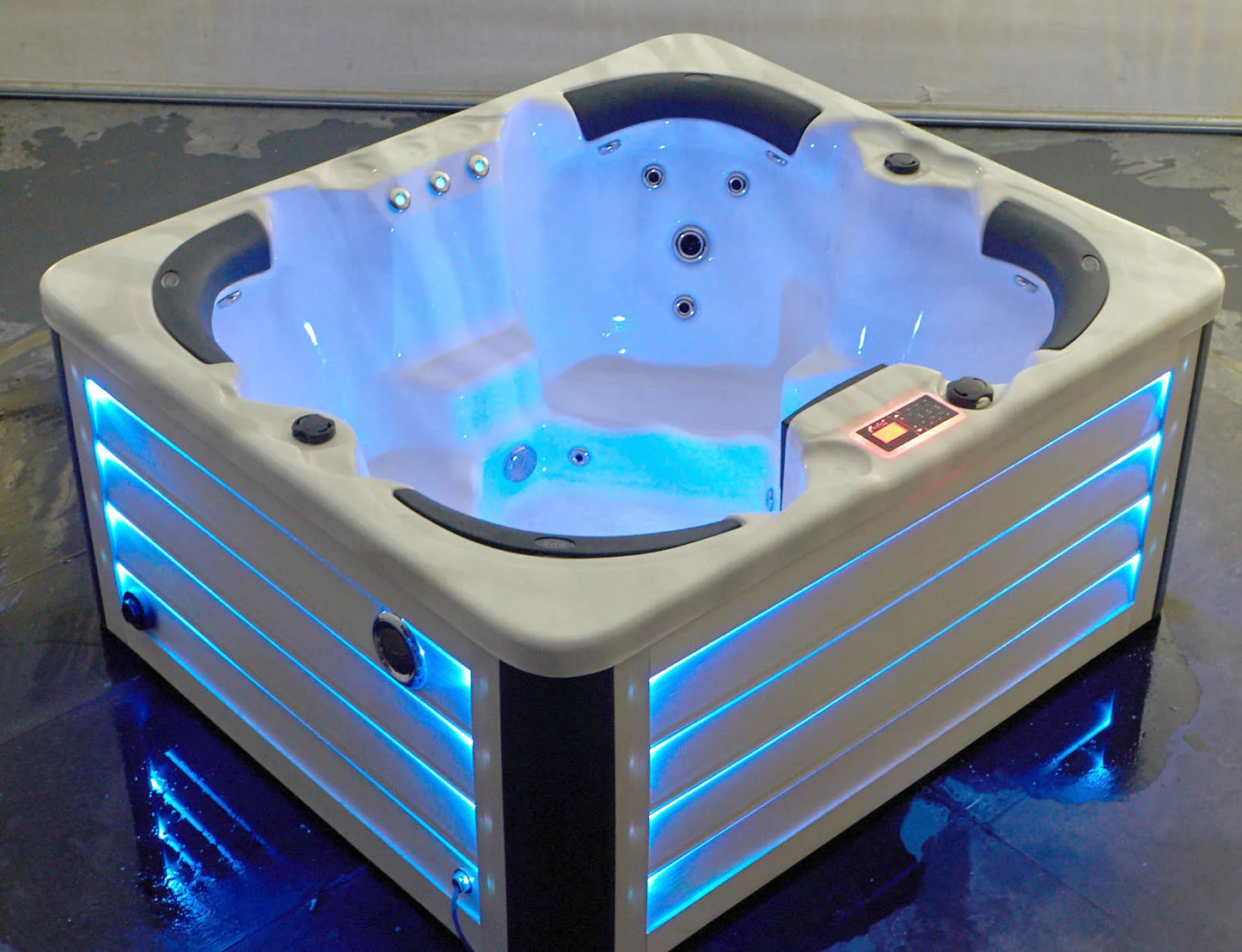 Outdoor Deluxe 4 person hot tub with deep seats hotel bathtub pool spa