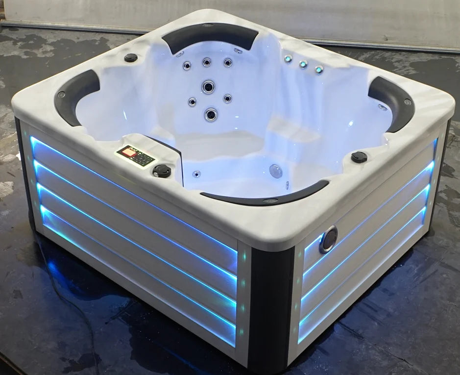 Outdoor Deluxe 4 person hot tub with deep seats hotel bathtub pool spa